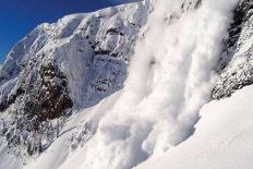 высокая степень опасности схода снежных лавин.